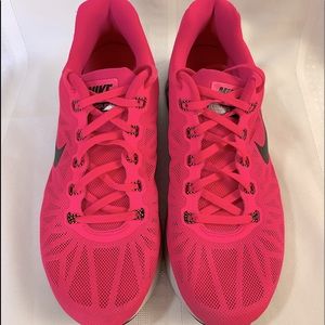 Women’s Nike Running Shoe Size 9 EUC